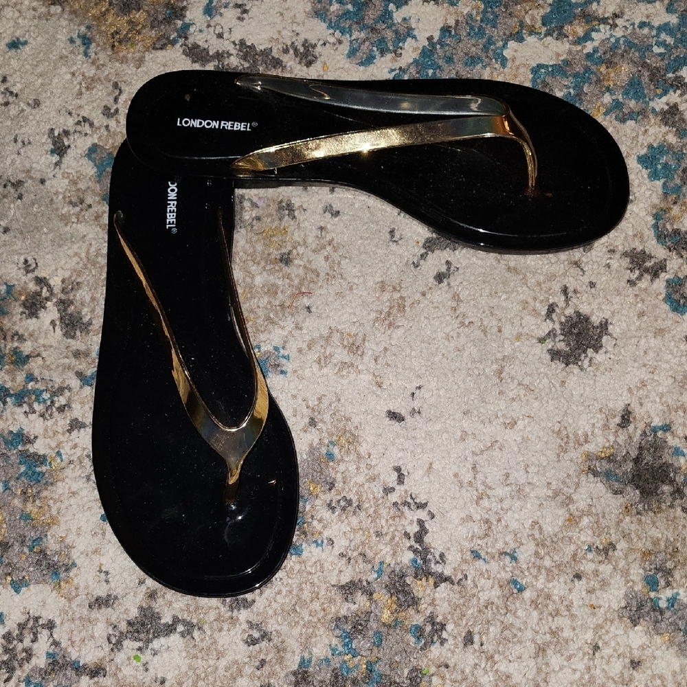 NWOT London Rebel X ASOS Black a Gold Women's Thong Flip Flop Sandals Size 8 - Picture 3 of 10